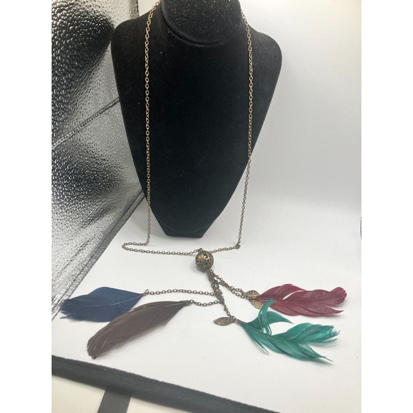 4 Colored Feathers with Metal Ball & Leaves Chain 34" Necklace! - Picture 2 of 10